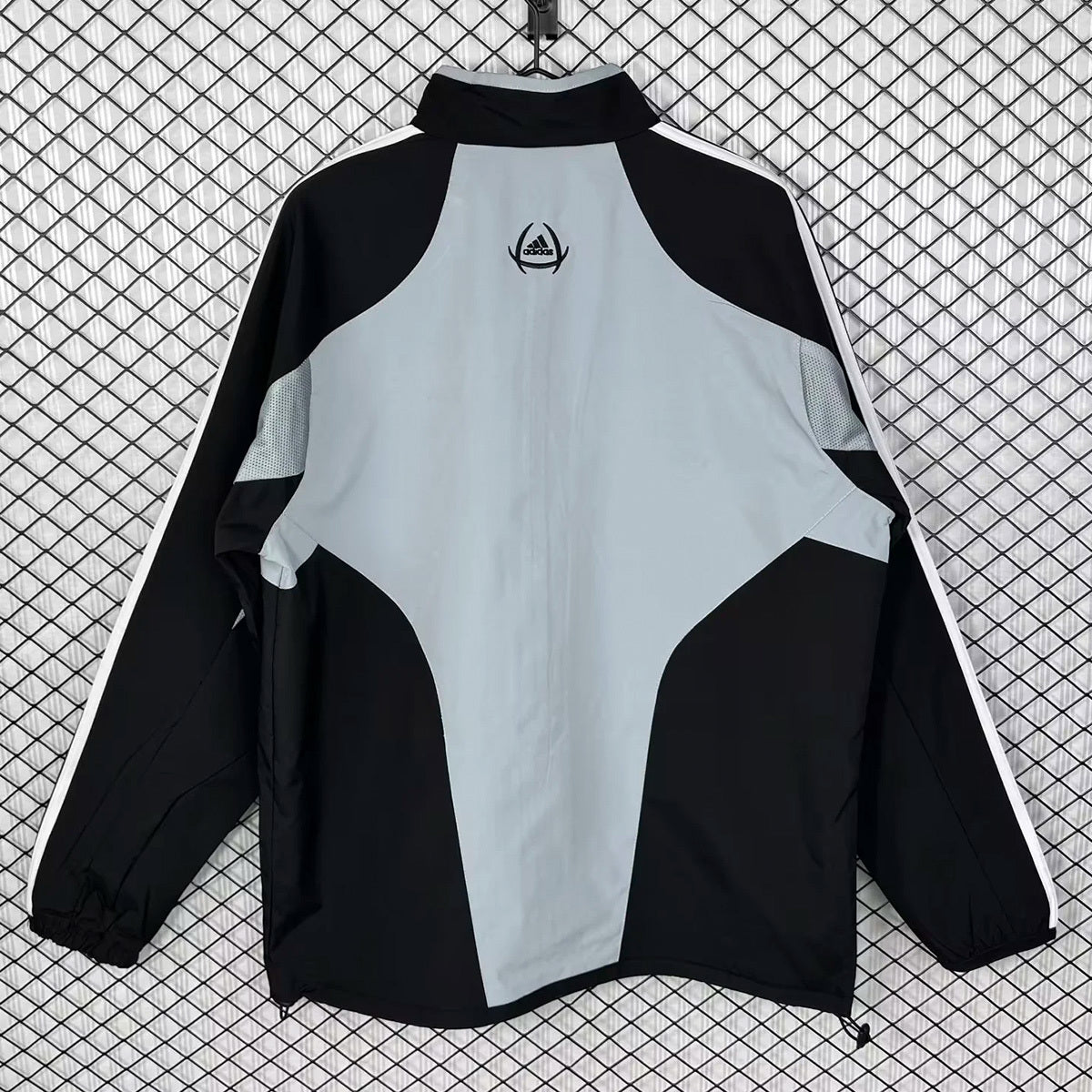 Real Madrid 2004/05 Windbreaker - Retro