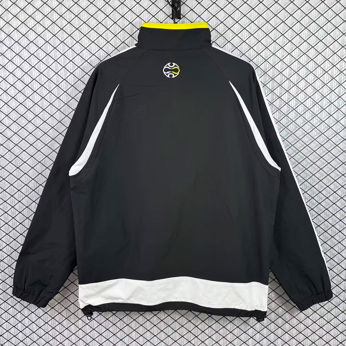 Real Madrid 2006/07 Black/Grey Windbreaker - Retro