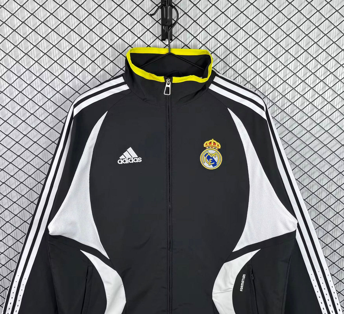 Real Madrid 2006/07 Black/Grey Windbreaker - Retro