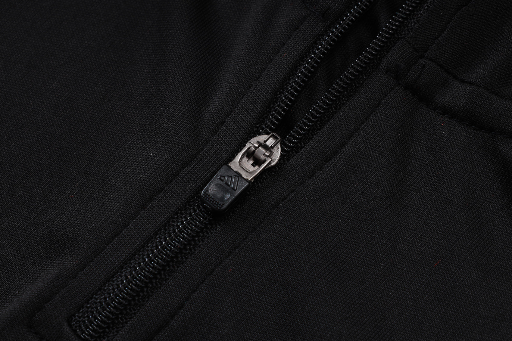 Manchester United 2026/27 Black ¼  Zip Training Set | Adult + Kids Sizes