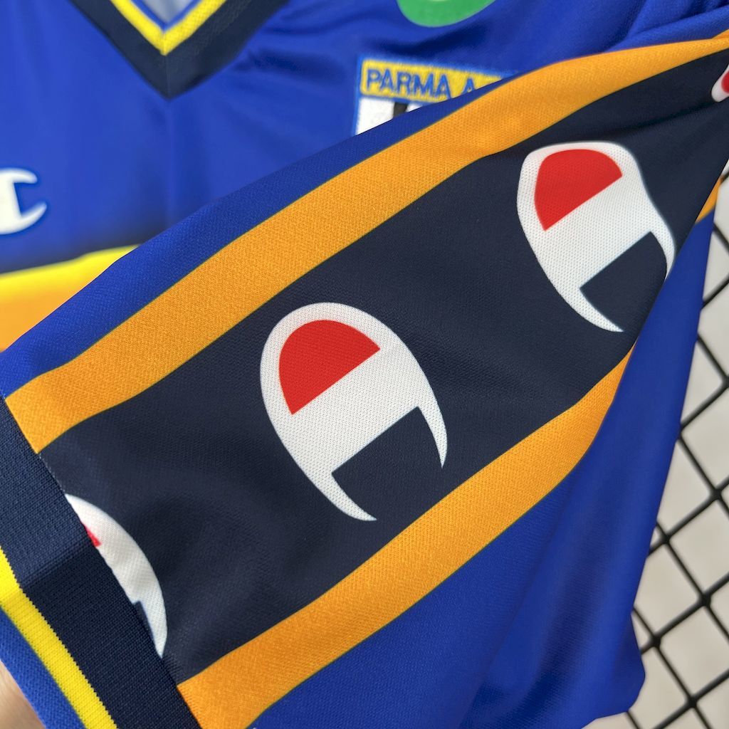 Parma 2002/03 Home - Retro