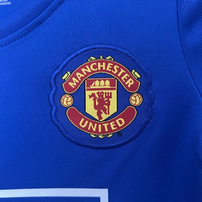 Blue kids jersey with Manchester United crest patch front and center