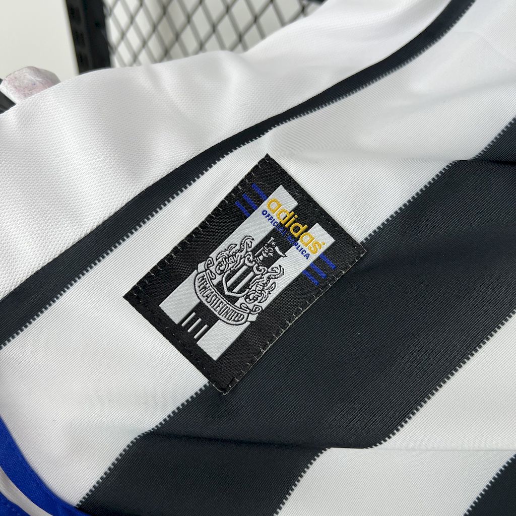 Newcastle United 1999/00 Home - Retro