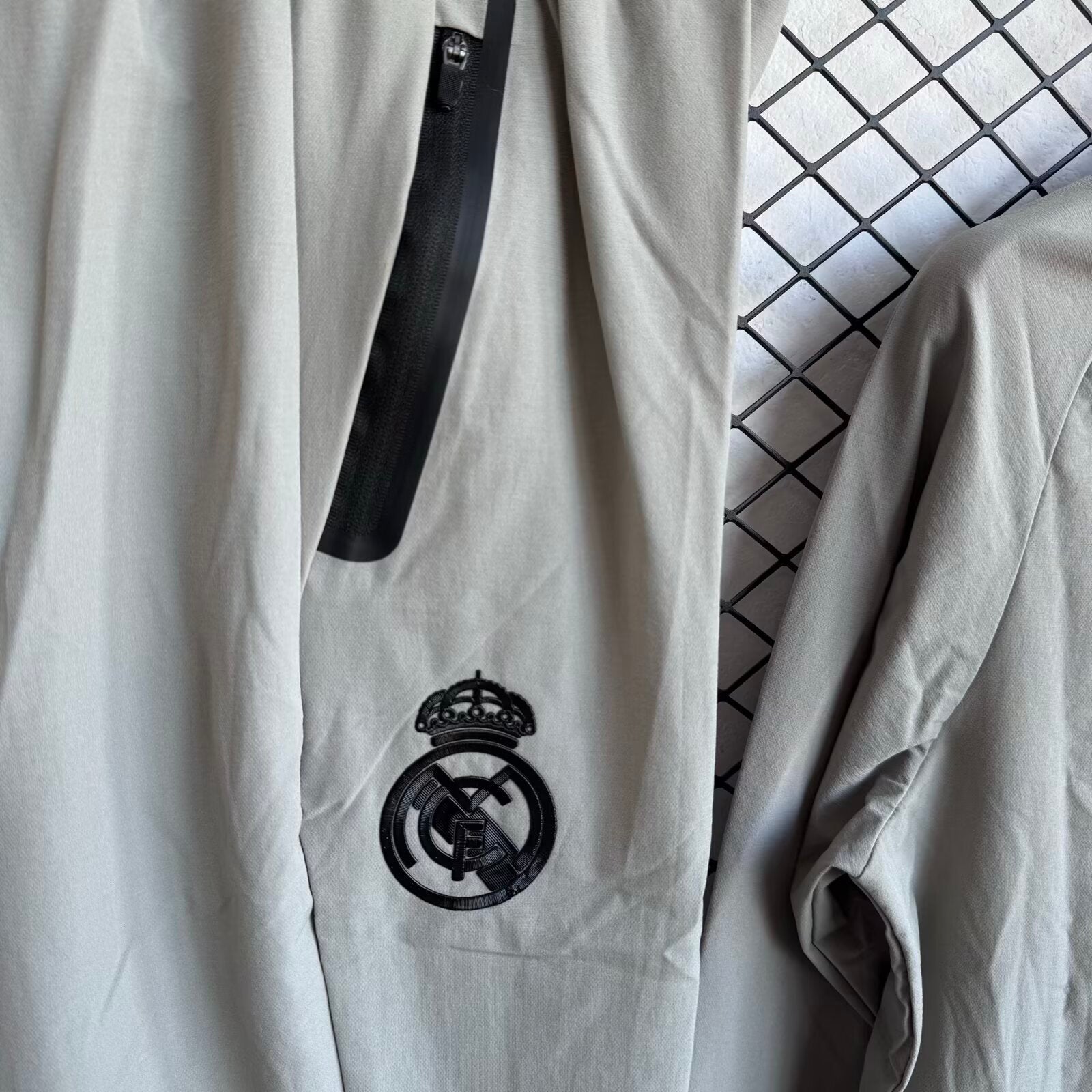 Real Madrid 2026/27 Light Grey - Windbreaker Tracksuit