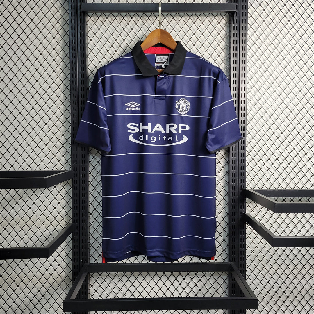 Manchester United 1999/00 Away - Retro