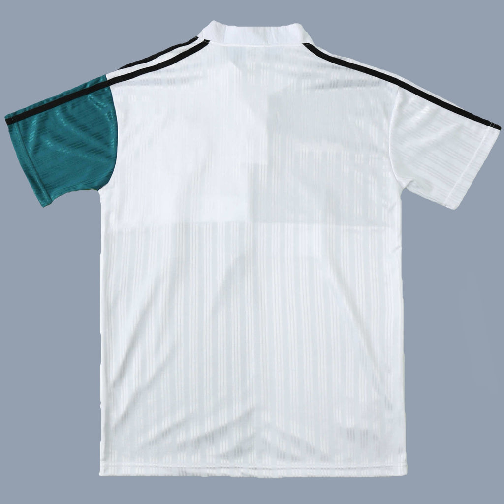 Liverpool FC 1995/96 Away - Retro football kit - view 2