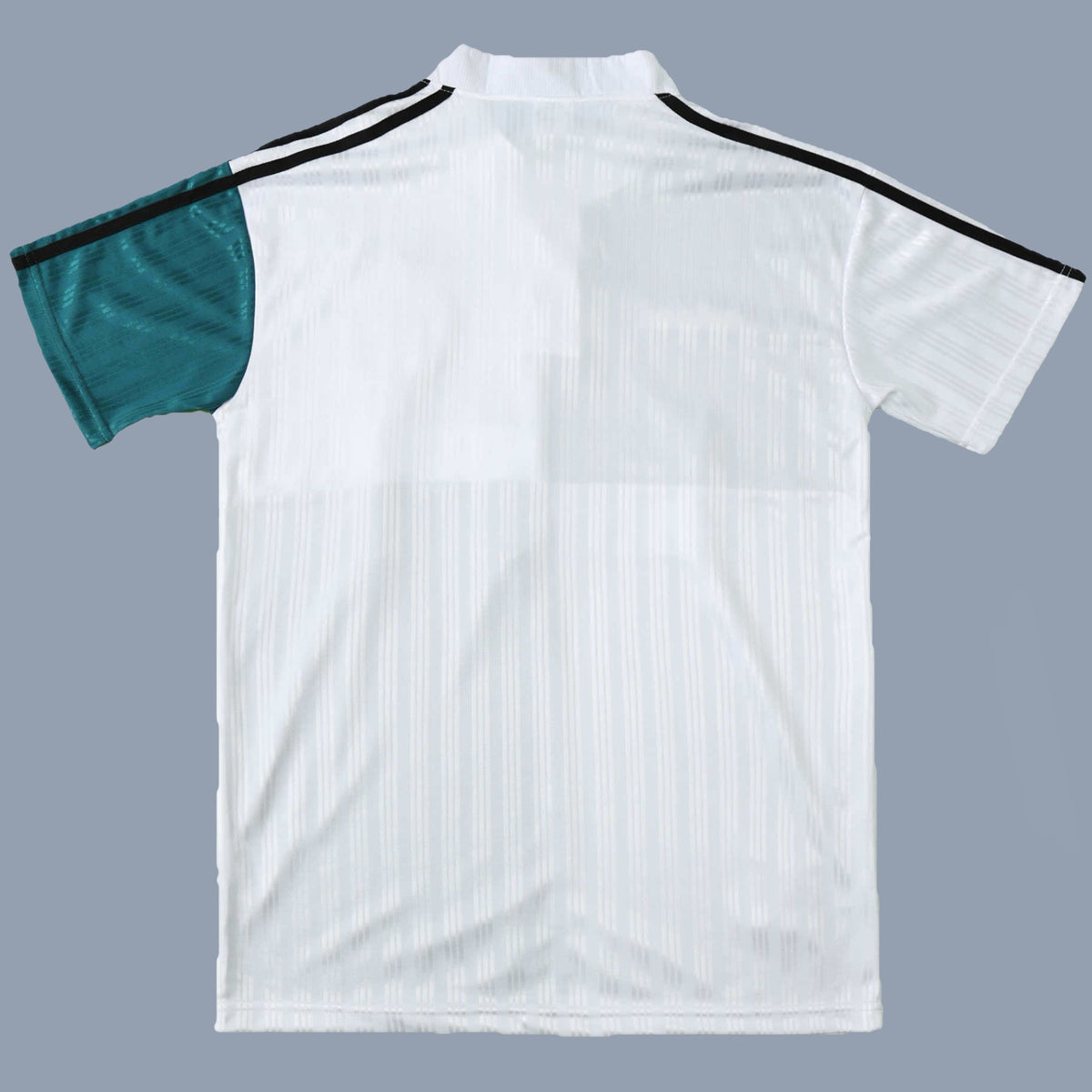 Liverpool FC 1995/96 Away - Retro football kit - view 2