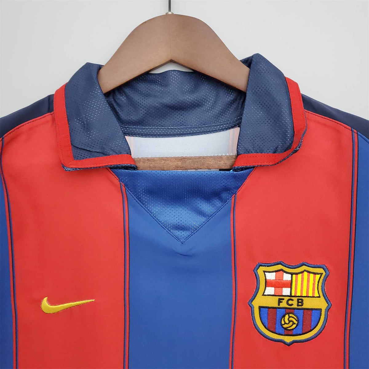 Barcelona 2003/04 Home - Retro