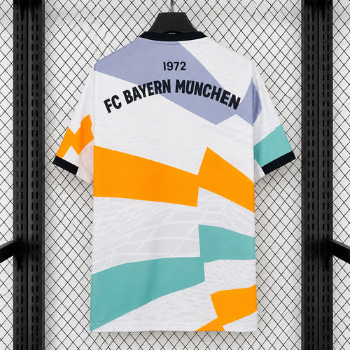 Bayern Munich 2022/23 Olympiastadion - Retro football kit - view 2