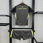 Bayern Munich 2025/26 Black Goalkeeper - Kid Kit