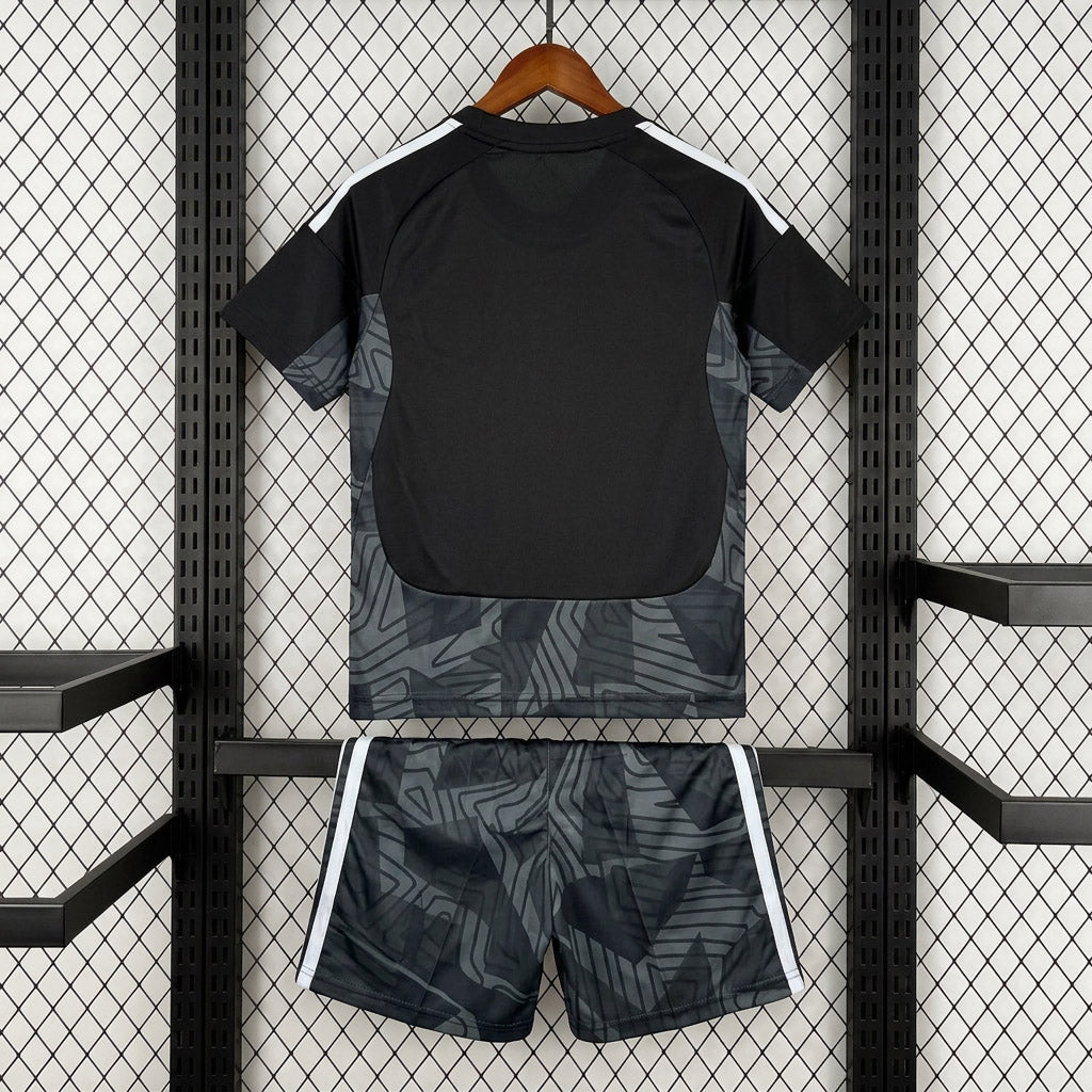 Celtic 2026/27 Goalkeeper Third - Kid Kit football kit - view 2