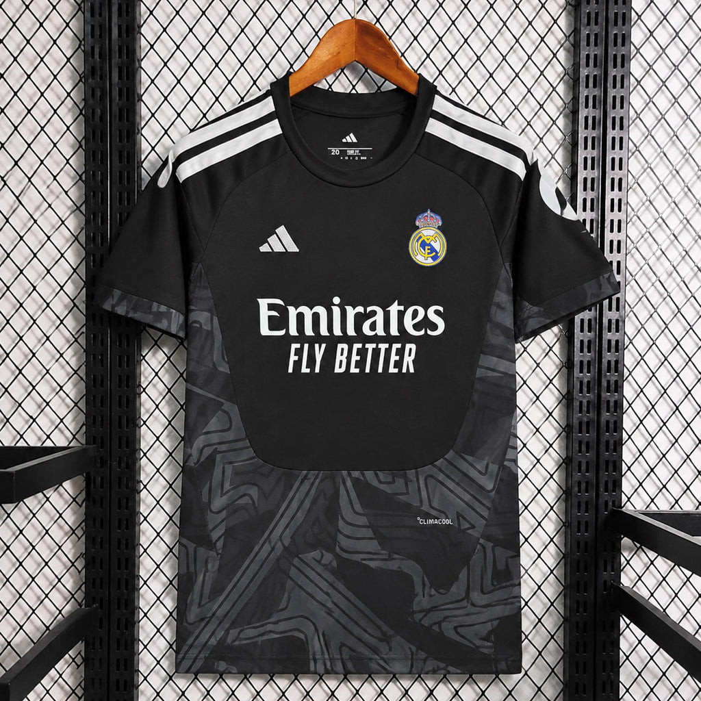 Real Madrid 2026/27 Goalkeeper Black - Fan Version