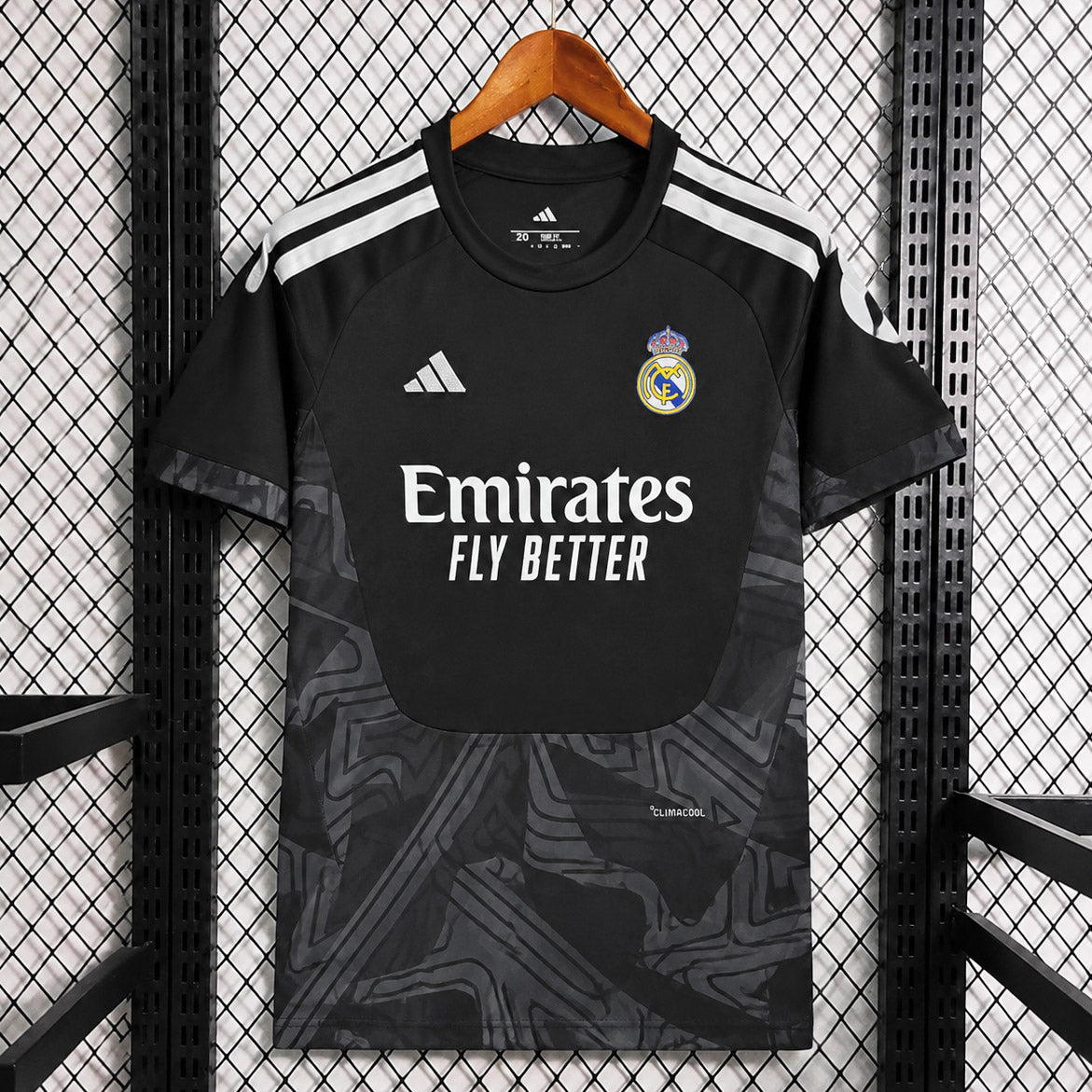 Real Madrid 2026/27 Goalkeeper Black - Fan Version