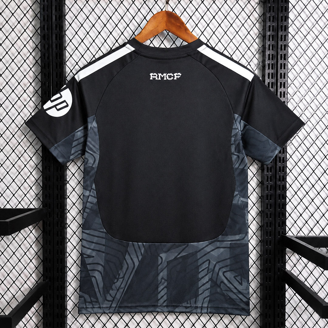 Real Madrid 2026/27 Goalkeeper Black - Fan Version