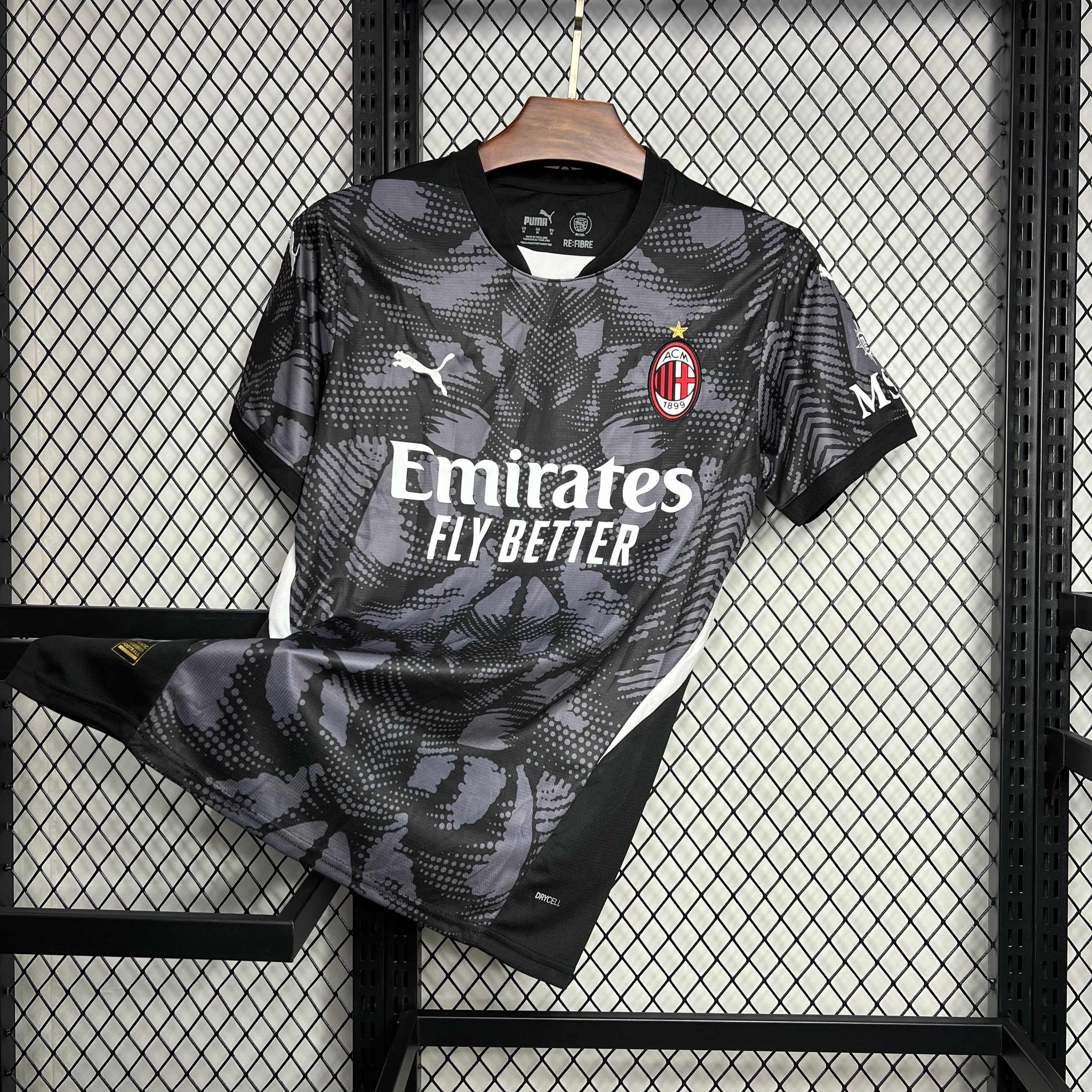 AC Milan 2024/25 Goalkeeper - Fan Version