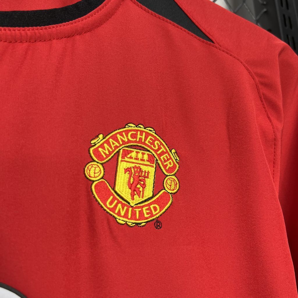 Red football shirt chest: Manchester United crest badge embroidery