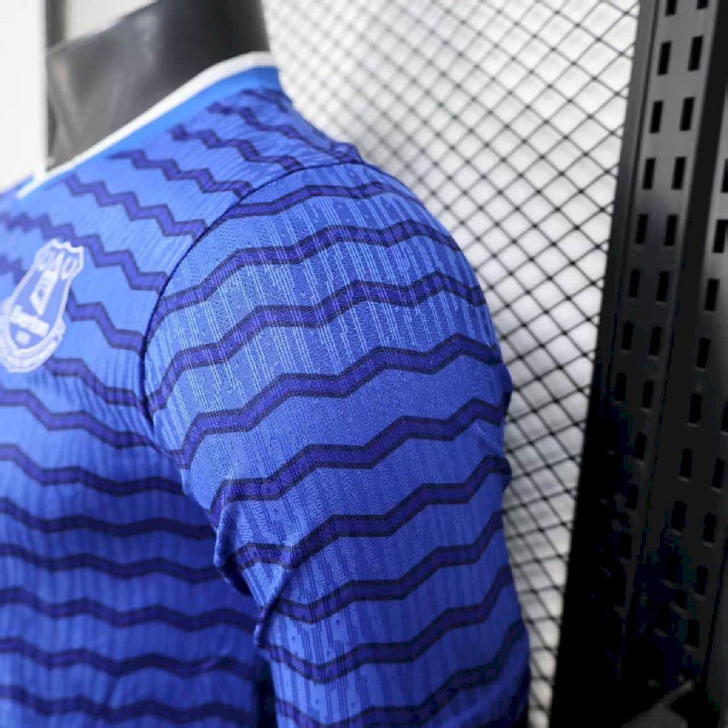 Everton 2025/26 home player soccer jersey, royal blue with zigzag pattern, short sleeve