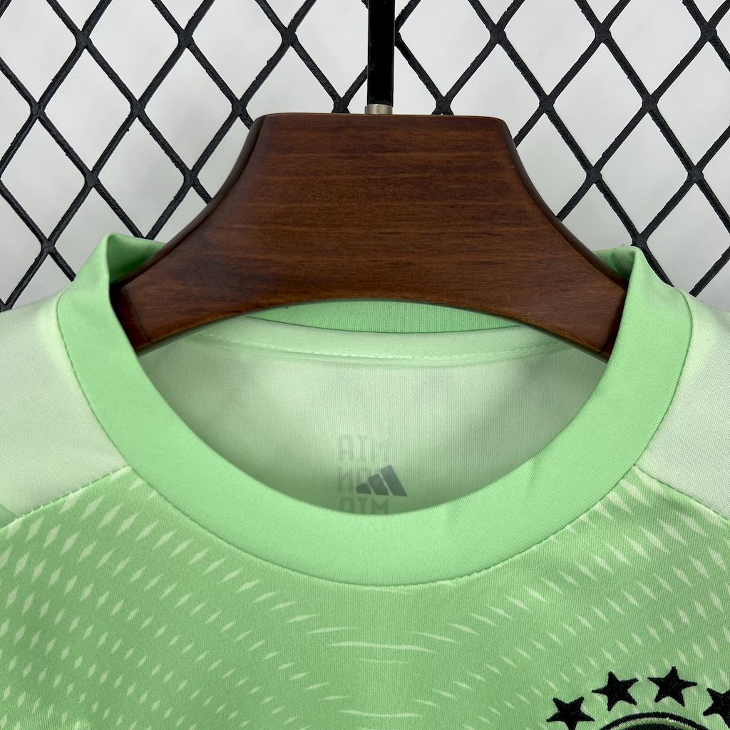 Bayern Munich 2025/26 Green Goalkeeper - Kid Kit