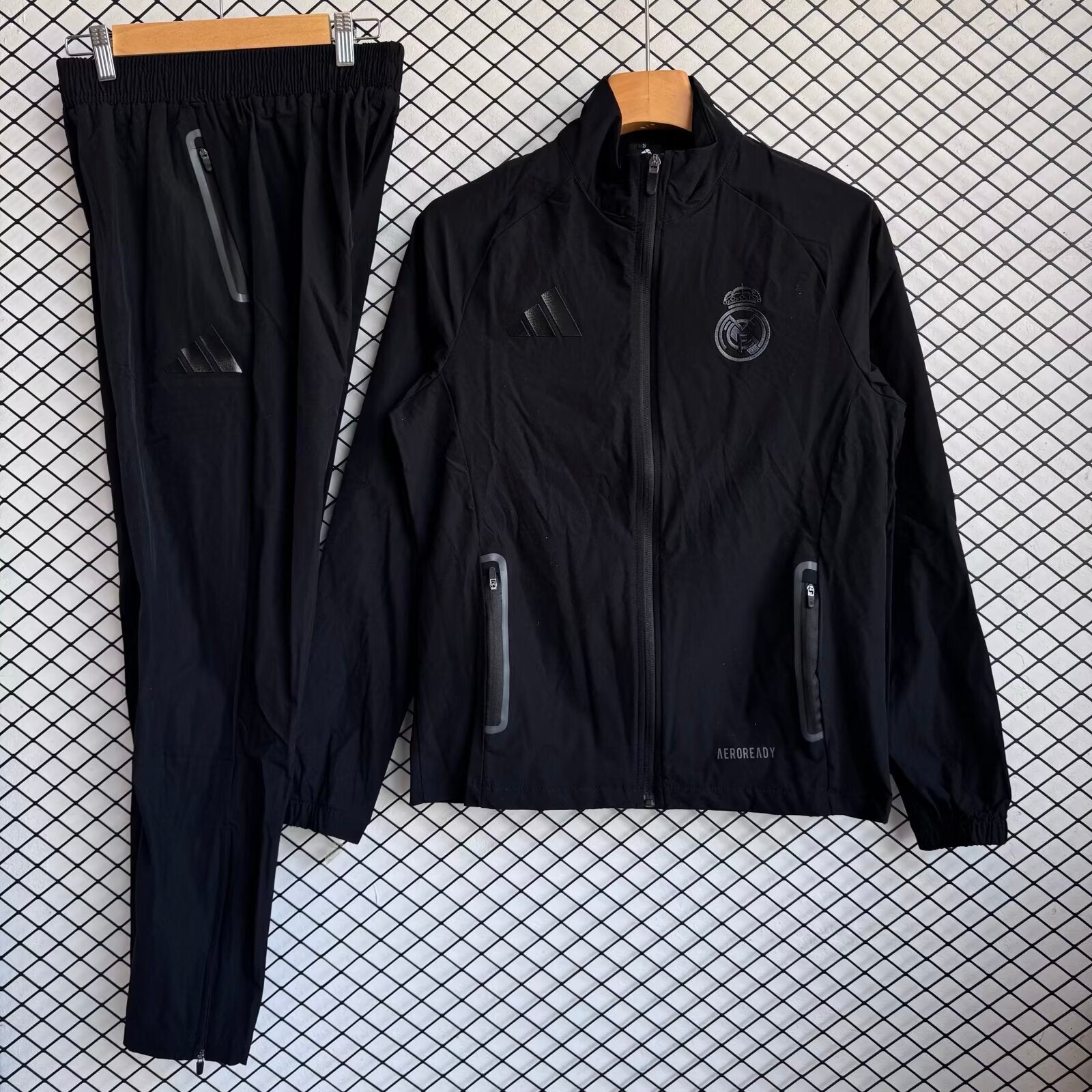 Real Madrid 2026/27 Blackout - Windbreaker Tracksuit
