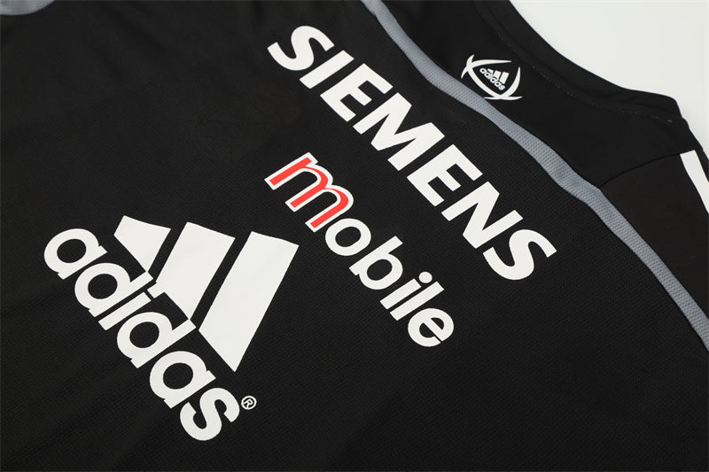 Real Madrid 2004/05 Black Retro Training Top