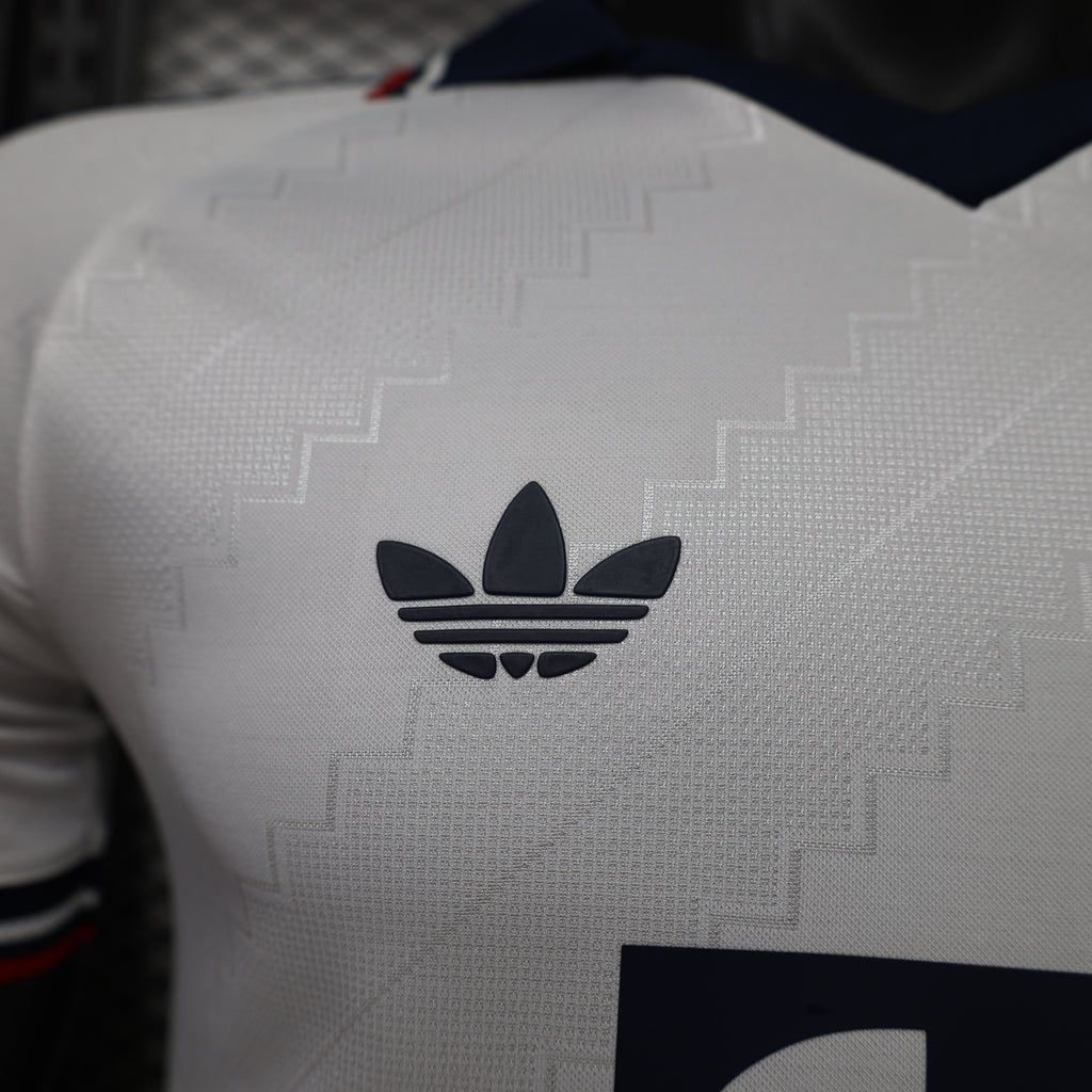 Bayern Munich 2026/27 Away - Player Version football kit - view 8