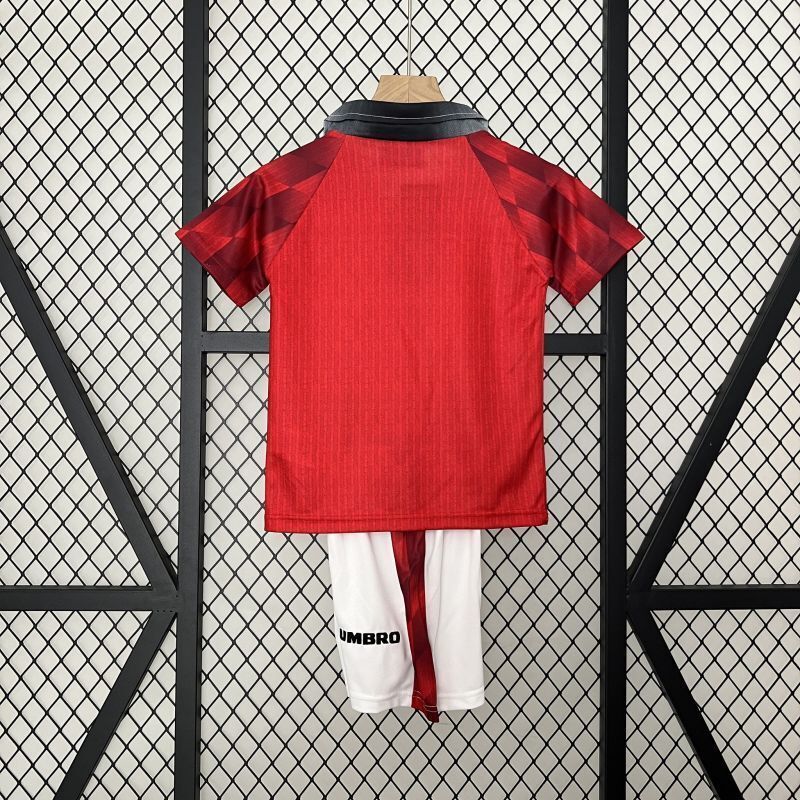 Kids Manchester United home soccer kit: red back jersey with polo collar, Umbro logo