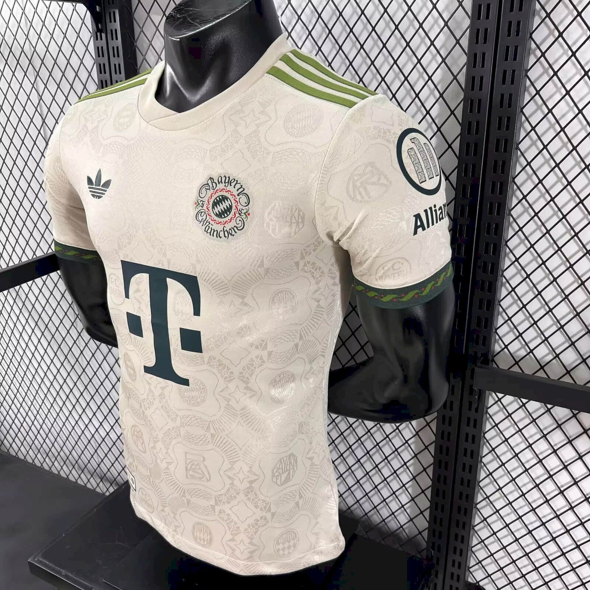 Bayern Munich 2025/26 Oktoberfest  - Player Version