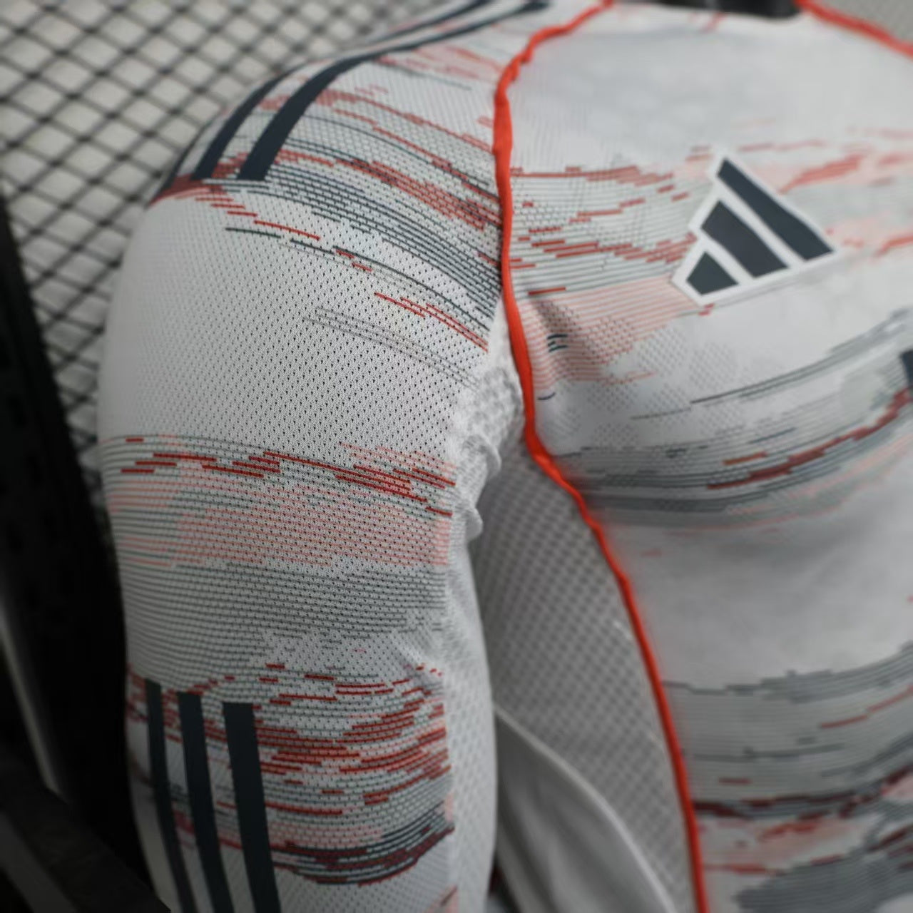 Bayern Munich 2025/26 Away Long Sleeve - Player Version