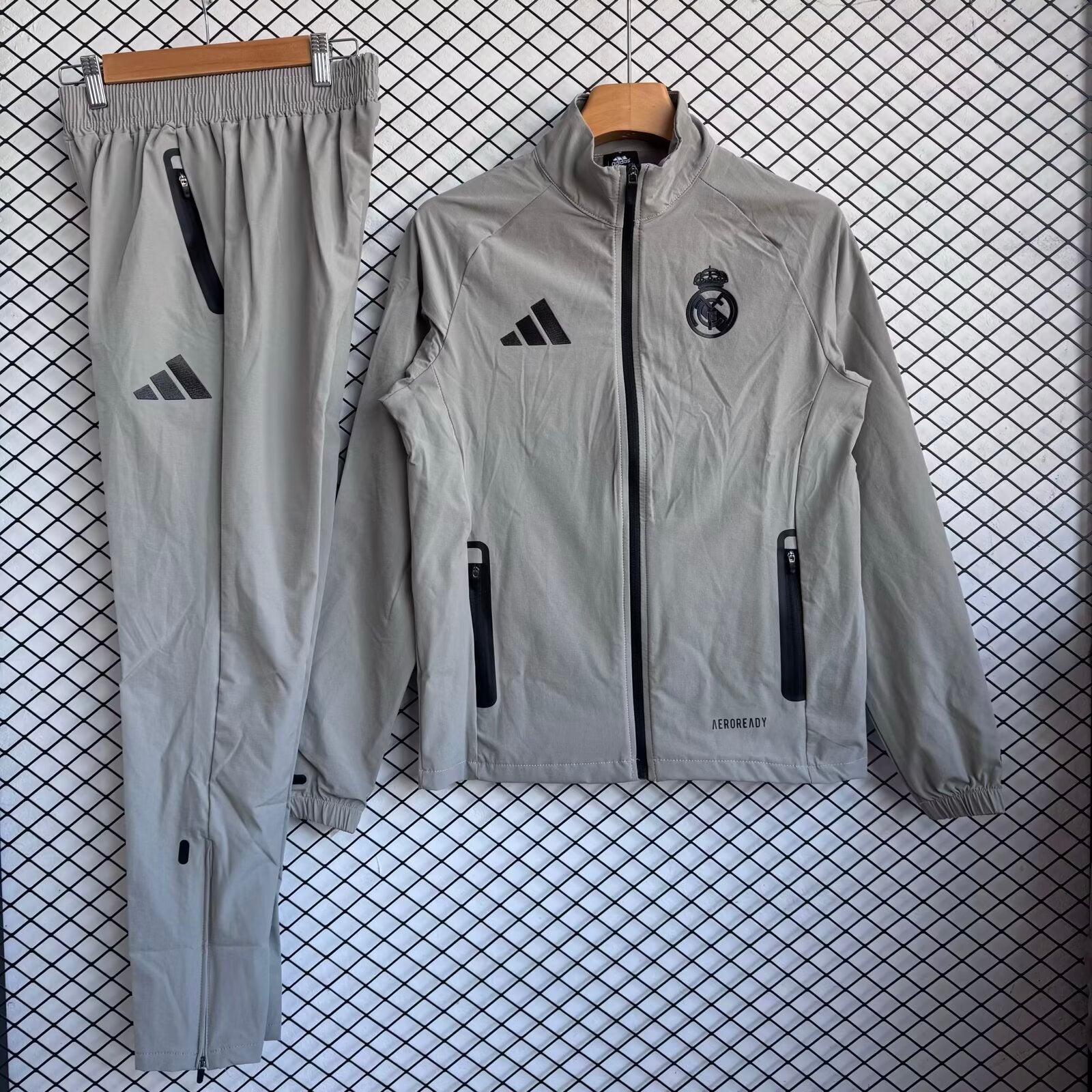 Real Madrid 2026/27 Light Grey - Windbreaker Tracksuit