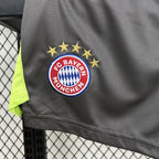 Bayern Munich 2025/26 Black Goalkeeper - Kid Kit