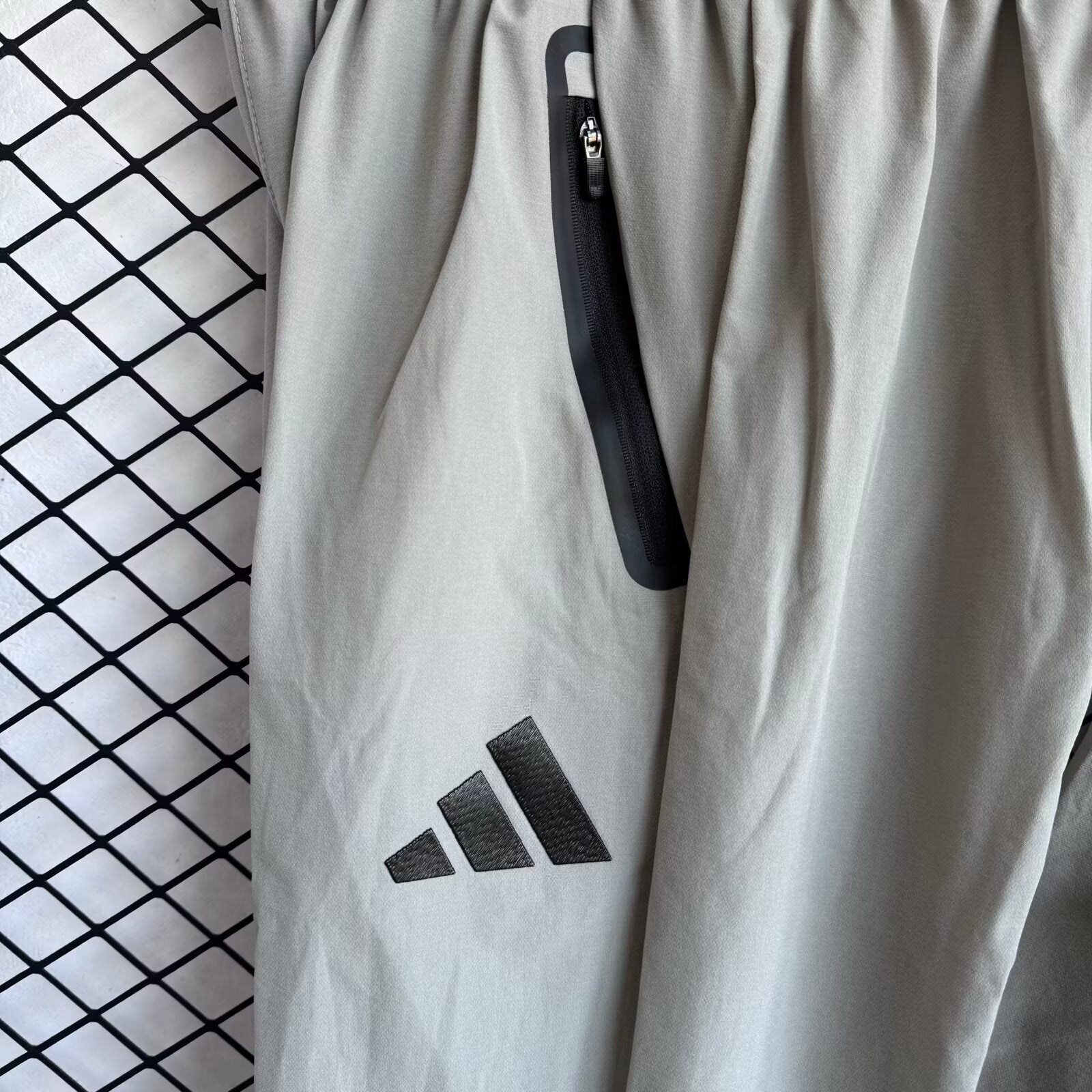 Real Madrid 2026/27 Light Grey - Windbreaker Tracksuit