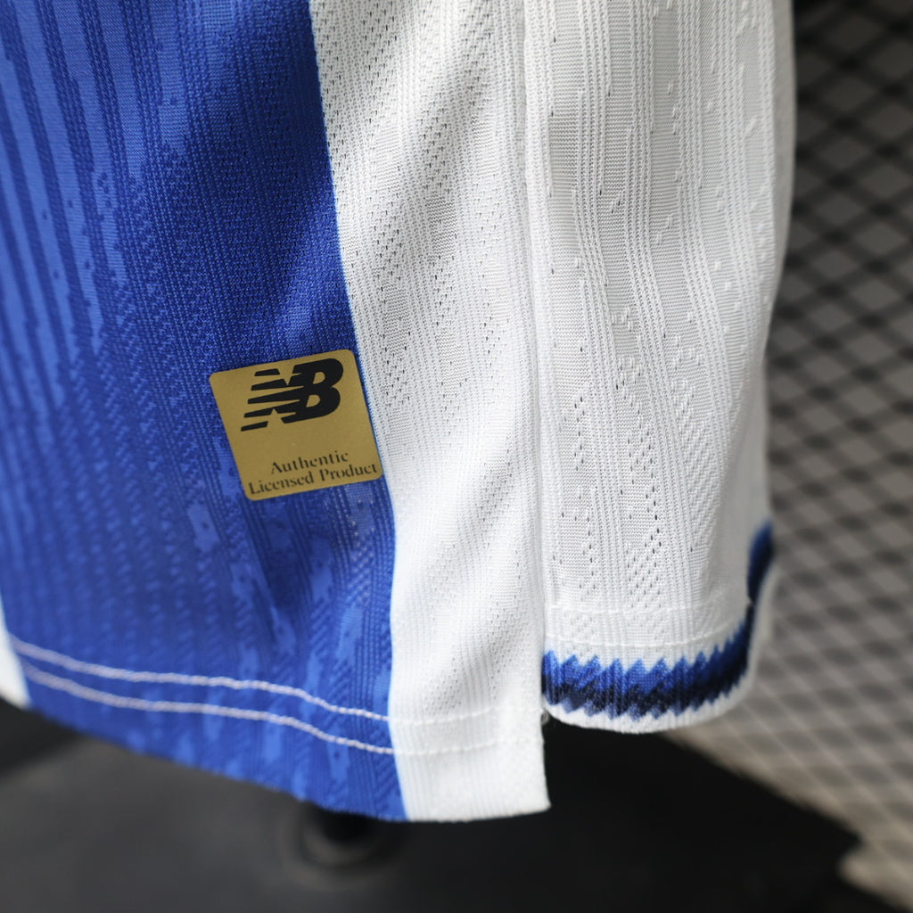 NB logo patch on white sleeve cuff with blue hem stripe detail