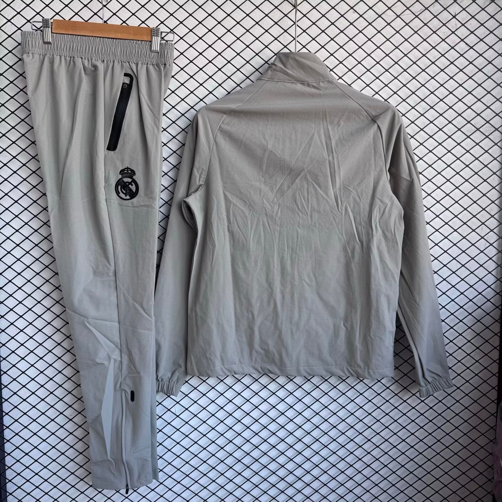 Real Madrid 2026/27 Light Grey - Windbreaker Tracksuit