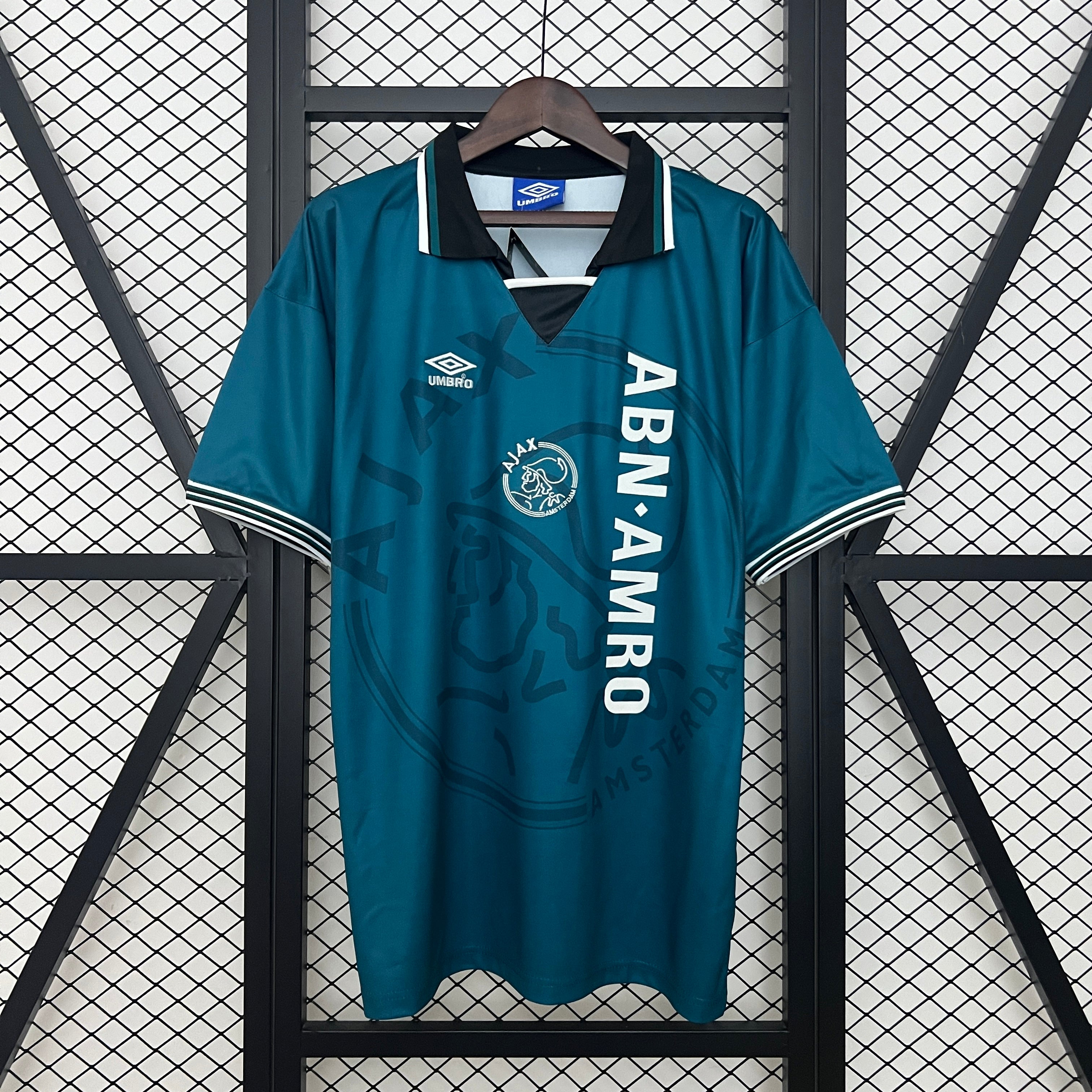 Ajax 1995/96 Away - Retro