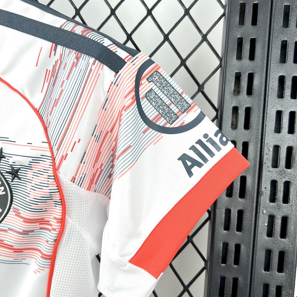 Bayern Munich 2025/26 Away - Kid Kit