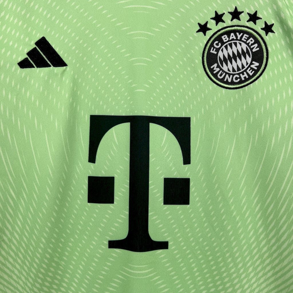 Bayern Munich 2025/26 Green Goalkeeper - Kid Kit