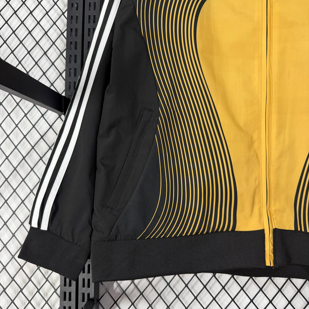 Real Madrid 2006/07 Black/Gold Windbreaker - Retro