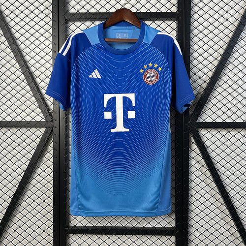 Bayern Munich blue goalkeeper jersey with FC Bayern crest and sponsor print
