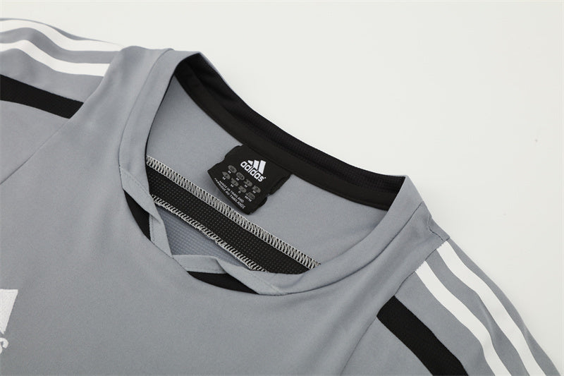 Real Madrid 2004/05 Grey Retro Training Top
