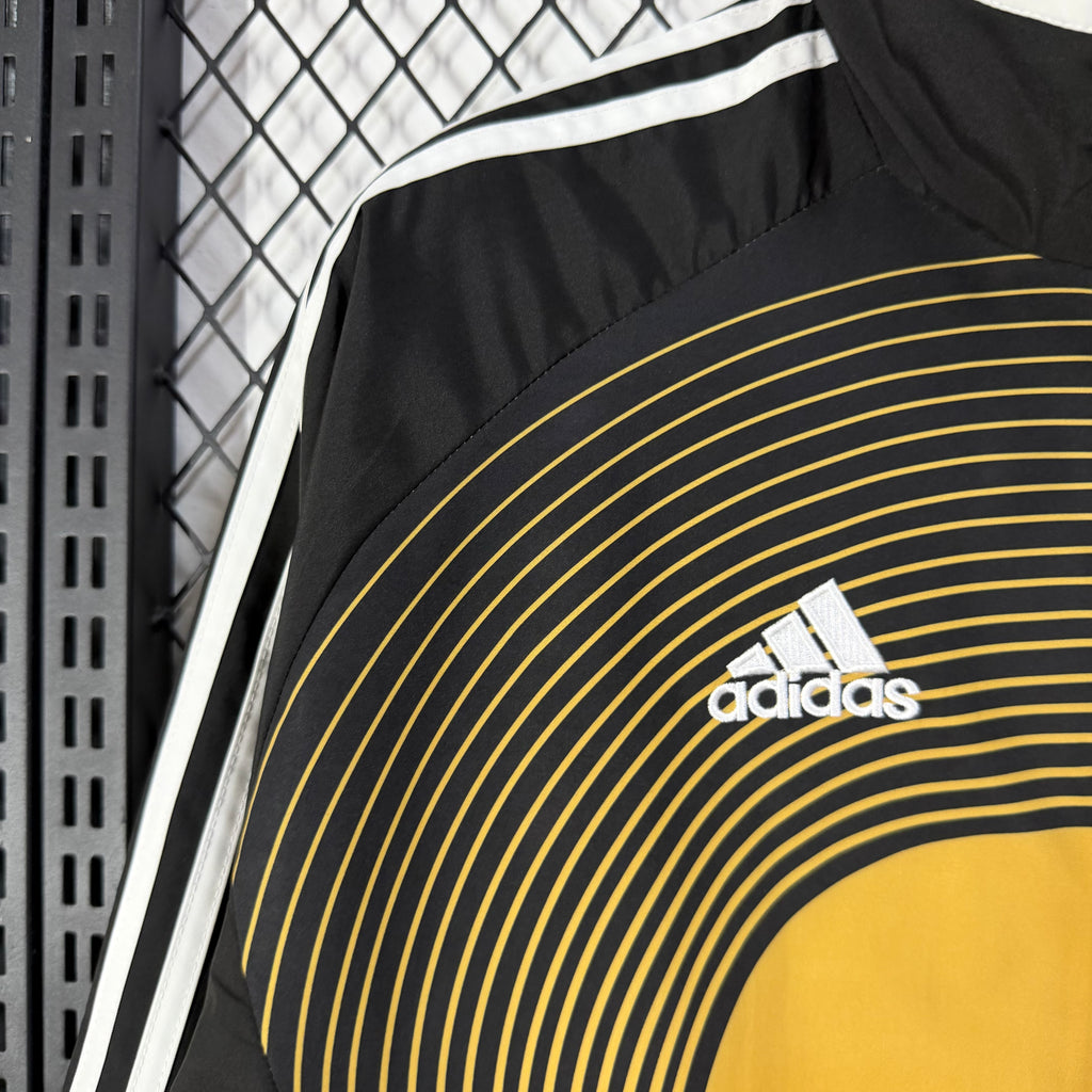 Real Madrid 2006/07 Black/Gold Windbreaker - Retro