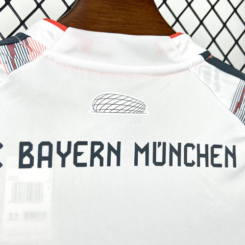 Bayern Munich 2025/26 away kid kit jersey, back view, with Bayern München text