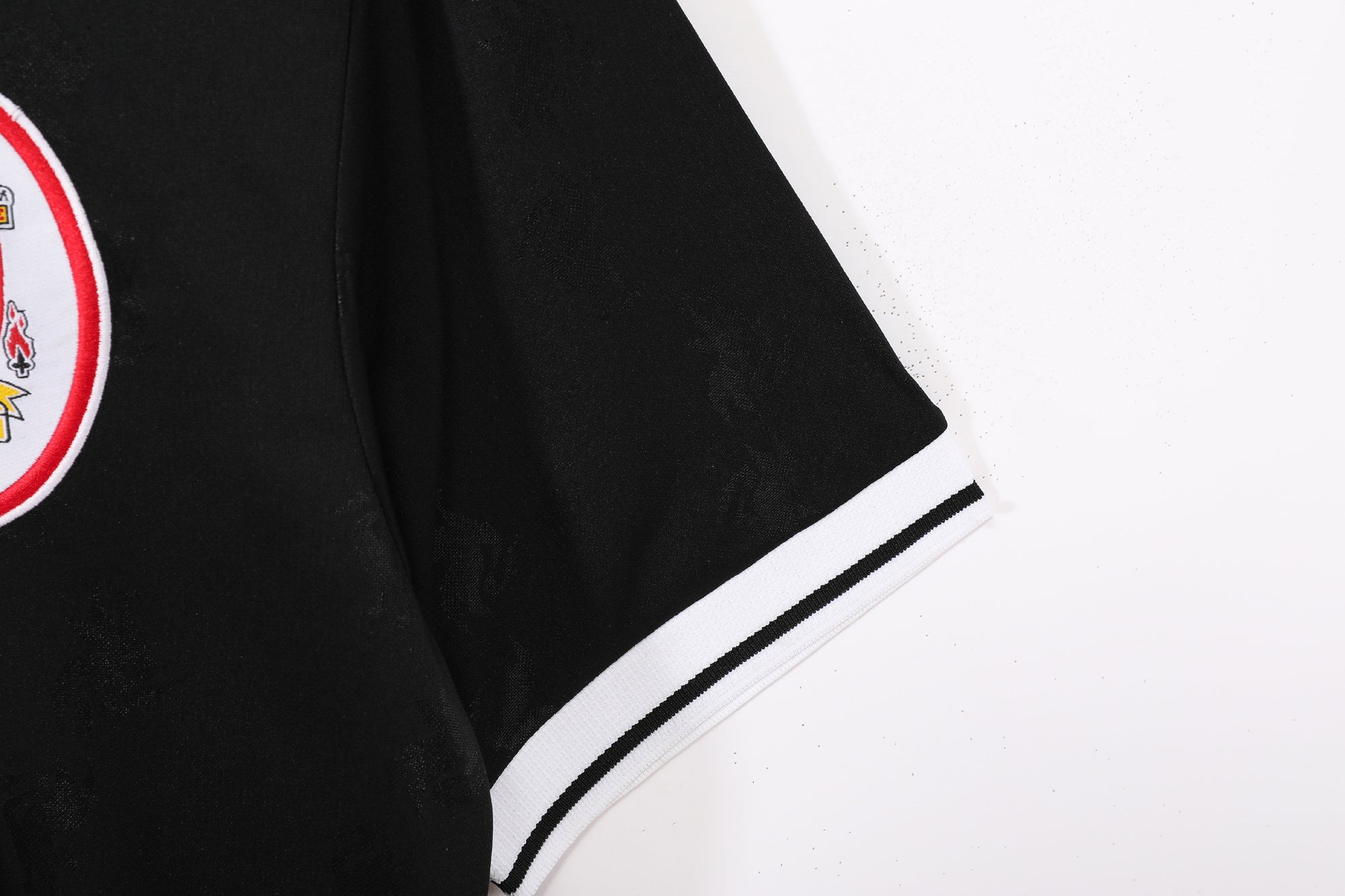 Liverpool FC 1996/98 Blackout Home - Retro