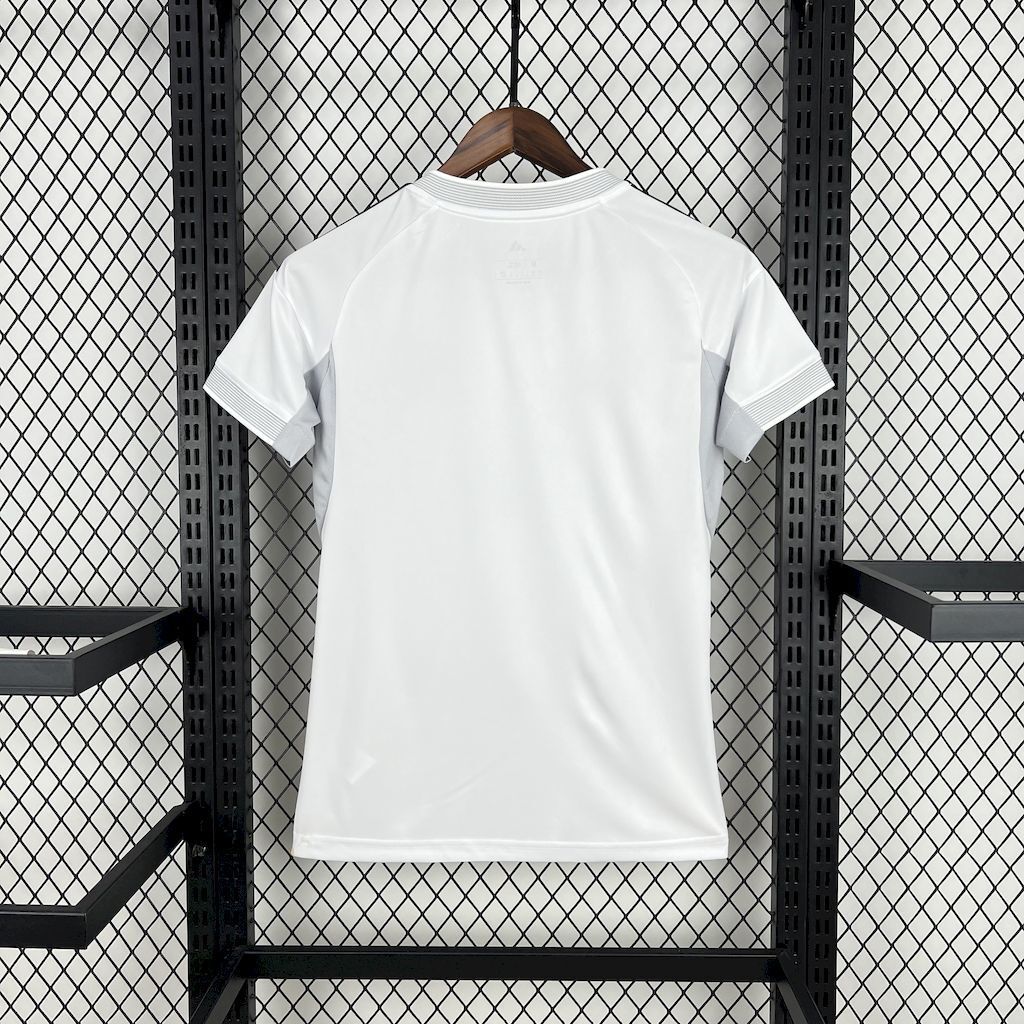 Women’s white football jersey, plain back with short sleeves and rounded crew neckline