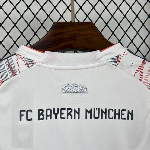 Bayern Munich women's away jersey with FC Bayern München text on back