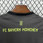 Bayern Munich 2025/26 Black Goalkeeper - Kid Kit
