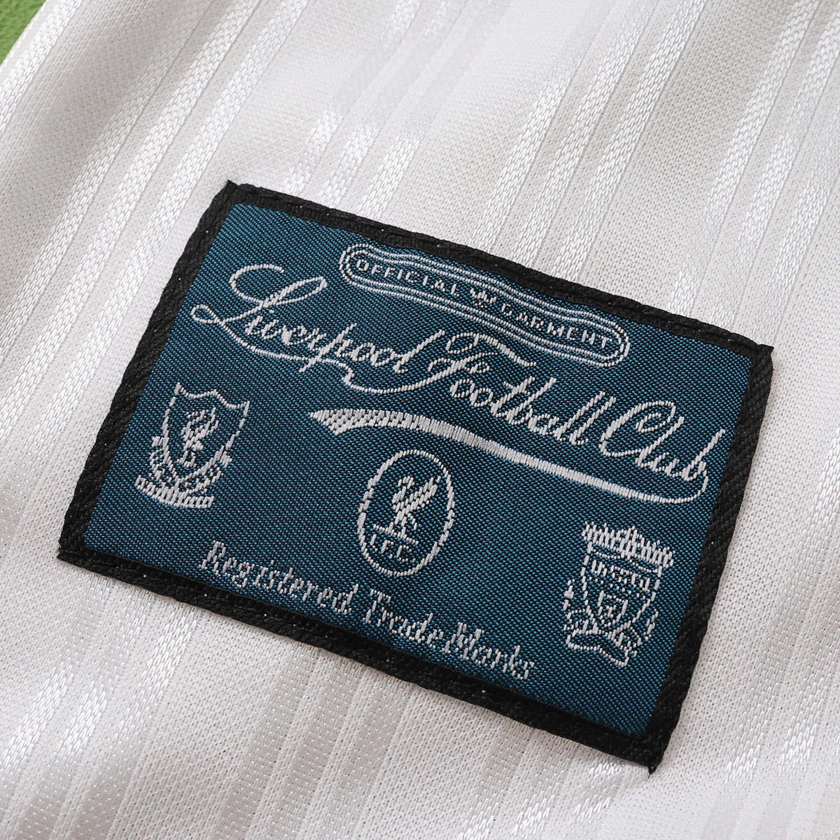 Liverpool FC 1995/96 Away - Retro football kit - view 4