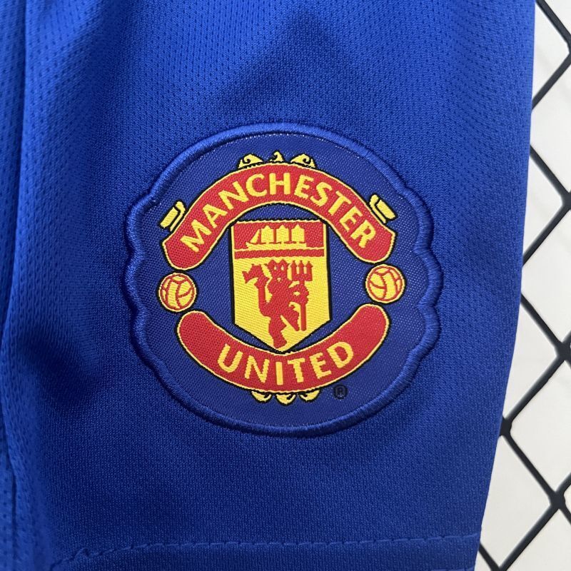 Blue kids jersey with Manchester United crest patch on the back
