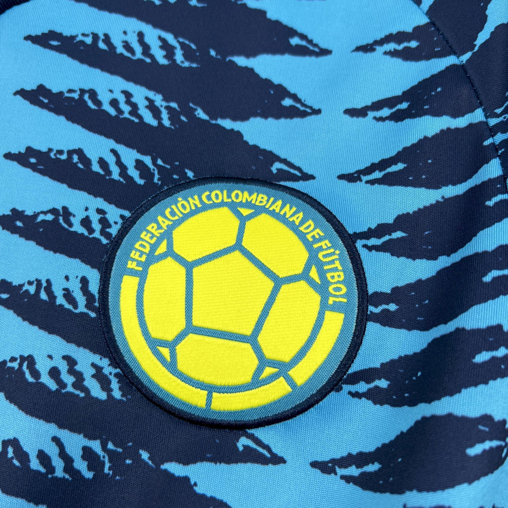 Yellow round federation badge patch on blue jersey with football-clover pattern