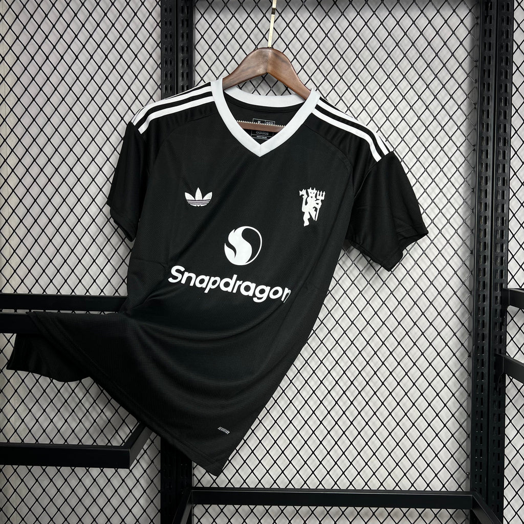 Manchester United 2024/25 Third Goalkeeper - Fan Version