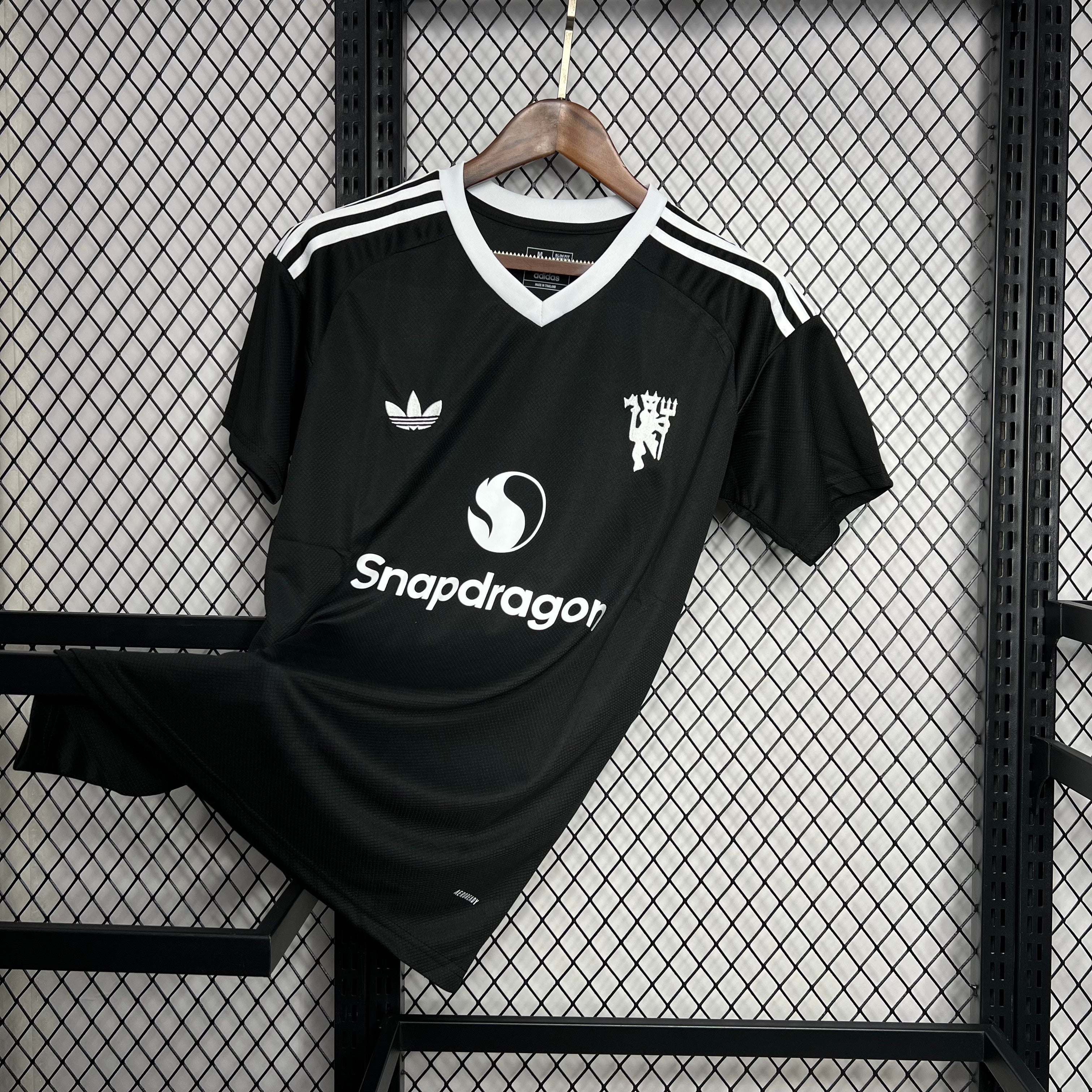 Manchester United 2024/25 Third Goalkeeper - Fan Version